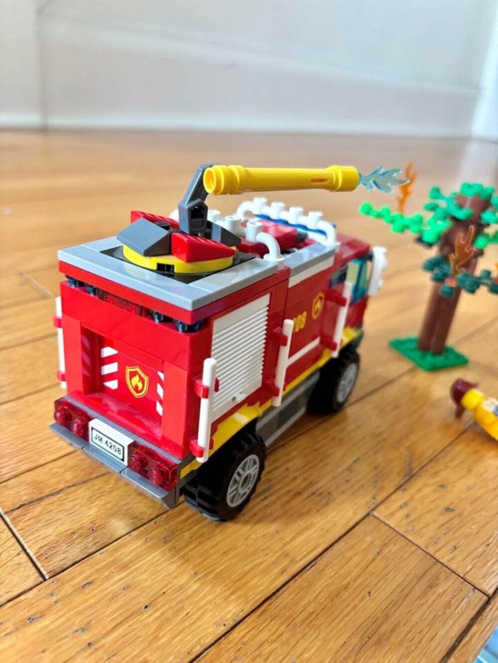 Lego City Fire Truck 4208 - Complete With Instructions - Picture 4 of 10